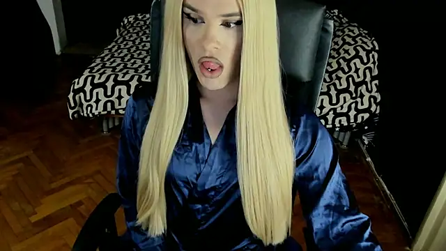 EvelynLexy online show from October 4, 2025, 4:08 pm