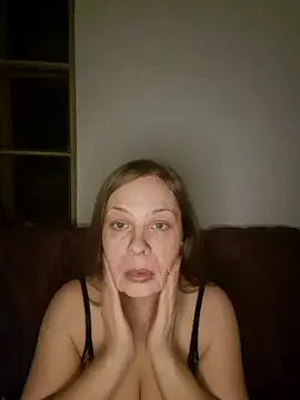 katiestevens online show from December 4, 2025, 9:47 pm