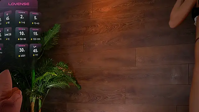 KairaAndrews online show from April 6, 2026, 6:42 pm