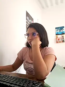 HannaKlein online show from February 17, 2025, 7:01 pm