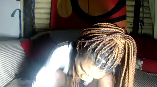 hoittytoittyxx online show from February 5, 2025, 9:40 pm