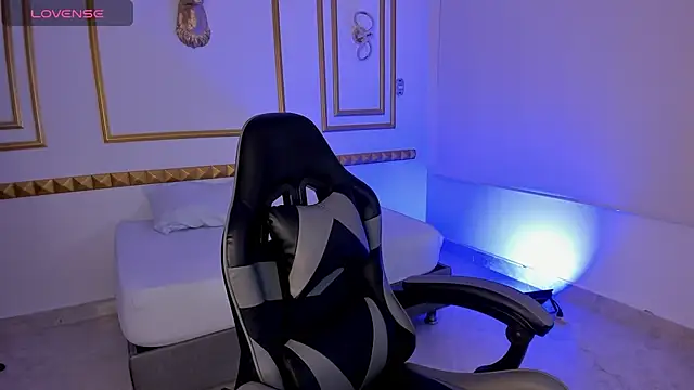 caro03x online show from November 13, 2025, 2:26 am