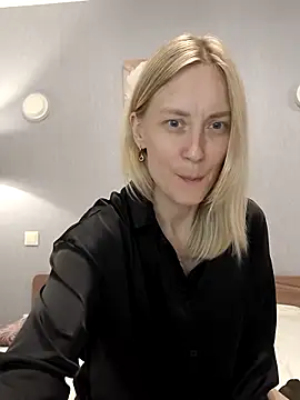 AvelinaLeoni online show from September 13, 2025, 2:17 pm