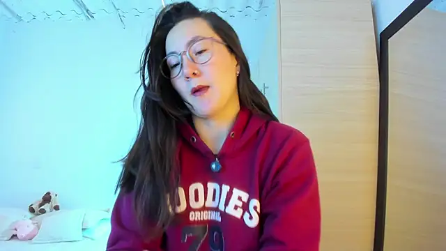 Elle Lee  online show from February 12, 2026, 3:01 pm