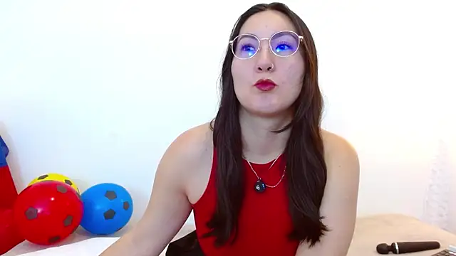 Snapshot of Elle_Lee_ chatting on June 18, 2026, 3:17 pm Elle Lee online show from June 18, 2026, 3:17 pm