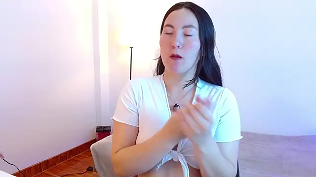 Snapshot of Elle_Lee_ chatting on July 9, 2026, 3:11 pm Elle Lee online show from July 9, 2026, 3:11 pm