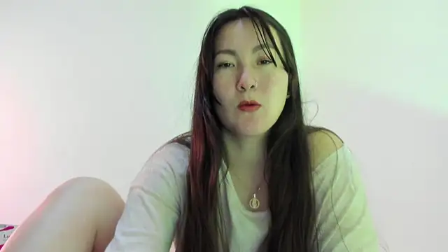 Elle Lee  online show from March 20, 2025, 8:19 pm