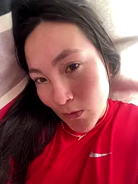 Elle Lee  online show from December 14, 2025, 3:17 pm