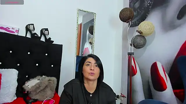 karenlennox1 online show from October 7, 2025, 11:17 pm