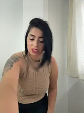 karenlennox1 online show from March 18, 2026, 10:43 pm