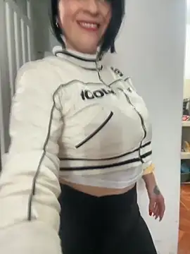 karenlennox1 online show from November 15, 2025, 11:53 pm