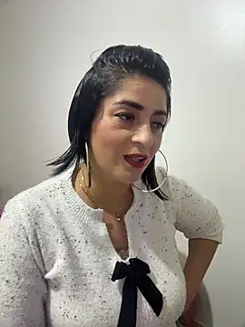 karenlennox1 online show from March 4, 2026, 12:07 am