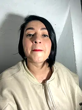 karenlennox1 online show from November 12, 2025, 1:43 am