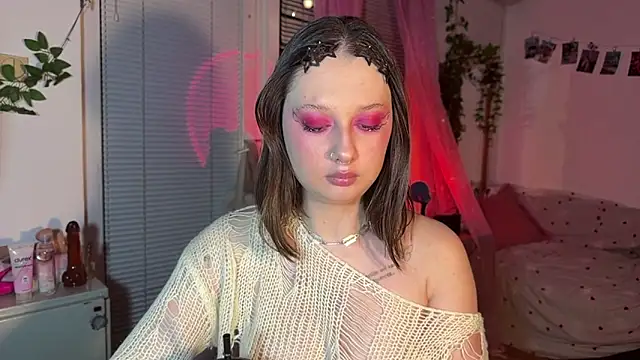 Jenny darling love online show from April 25, 2026, 8:28 pm