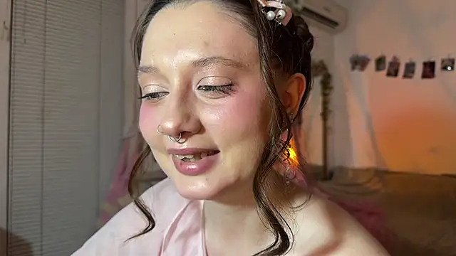 Jenny darling love online show from July 28, 2026, 7:04 pm