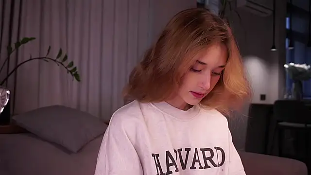 Snapshot of EdlinHargus chatting on September 10, 2025, 1:48 am EdlinHargus online show from September 10, 2025, 1:48 am