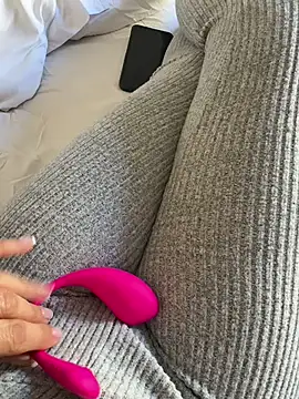 Cherry-red-xo online show from March 13, 2025, 6:12 pm