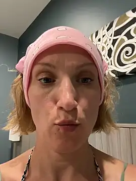 UmaTruewoman online show from April 10, 2026, 1:07 pm