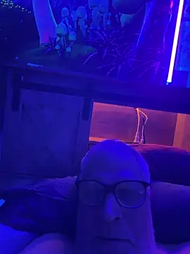 Mimmoromeo1973 online show from April 7, 2026, 4:03 am