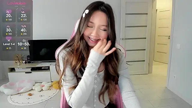 Fluffy Rose online show from May 16, 2026, 10:36 am