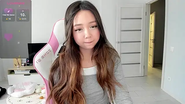 Fluffy Rose online show from May 22, 2026, 3:04 am
