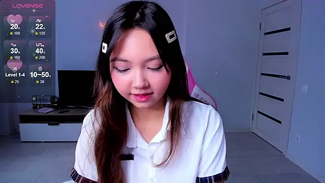 Fluffy Rose online show from October 8, 2025, 2:02 am