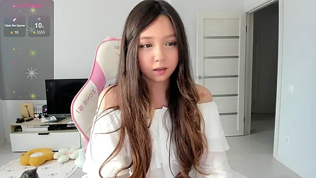Fluffy Rose online show from June 11, 2026, 8:11 am