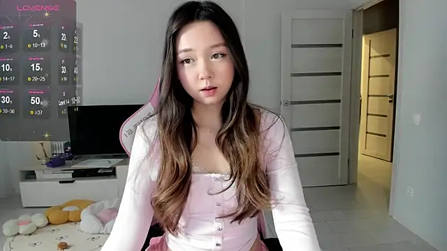 Fluffy Rose online show from May 26, 2026, 12:31 am