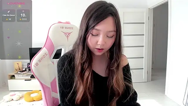 Fluffy Rose online show from June 8, 2026, 1:11 am