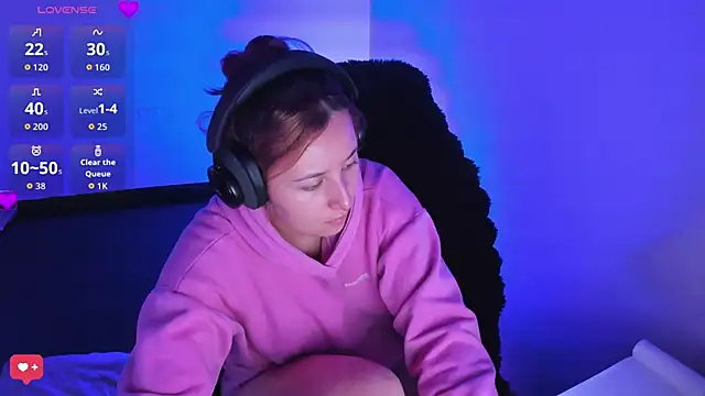 bonnie moon  online show from March 23, 2026, 6:08 pm