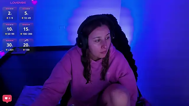 bonnie moon  online show from March 26, 2026, 4:27 pm