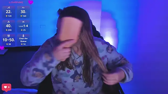 bonnie moon  online show from March 18, 2026, 6:20 pm