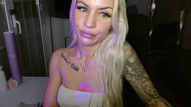 JuicyJanexo online show from February 14, 2026, 7:52 am