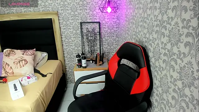 lizziemontana2 online show from March 21, 2025, 7:35 pm