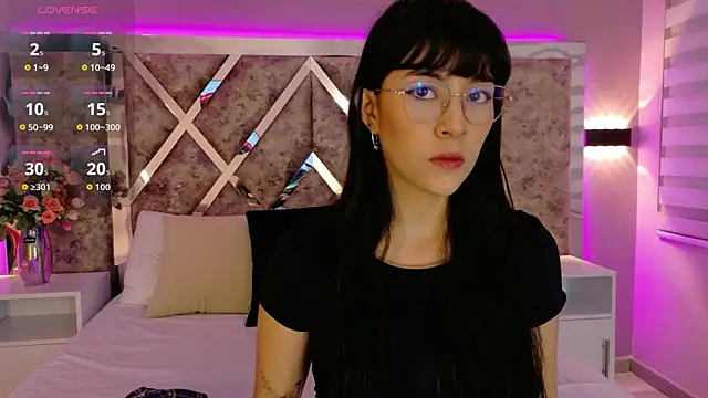 Susa1userma  online show from November 4, 2025, 7:28 pm