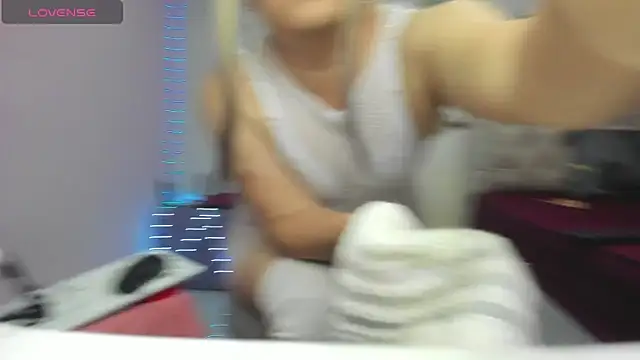 tania lucia1 online show from September 12, 2025, 9:58 pm