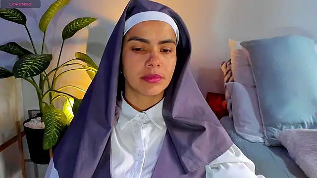 ClaraMariaMon online show from March 1, 2025, 1:07 pm