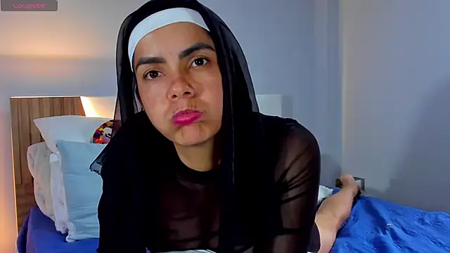 ClaraMariaMon online show from March 18, 2025, 9:43 pm