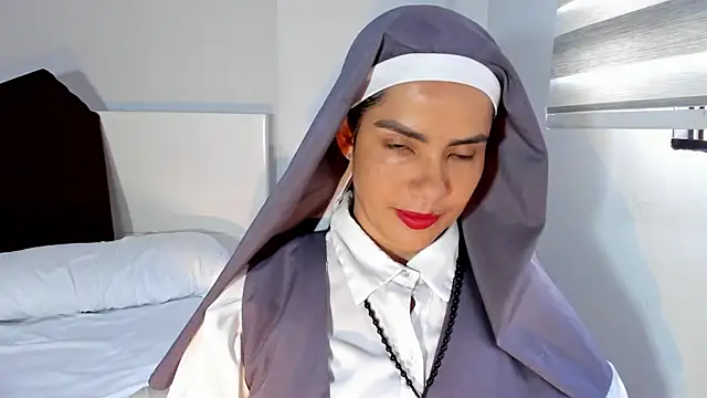 ClaraMariaMon online show from July 18, 2026, 6:27 pm