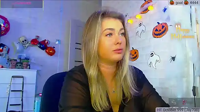 SuchCute online show from October 19, 2025, 4:04 am