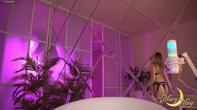 marylunamay online show from February 28, 2025, 10:17 pm