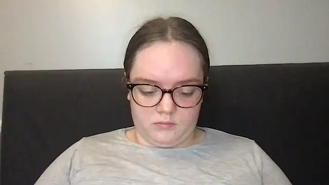 honeyyy24 online show from November 10, 2025, 2:22 pm