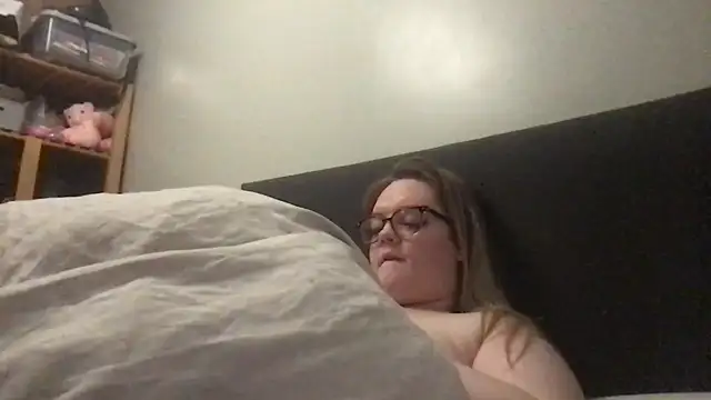 honeyyy24 online show from September 13, 2025, 9:59 pm