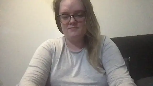 honeyyy24 online show from October 20, 2025, 6:41 pm