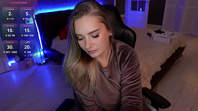 KittiLiza online show from October 7, 2025, 9:49 pm