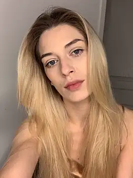 Lolitaxlola online show from November 10, 2025, 4:12 pm