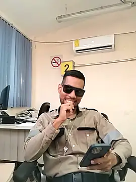 EnriquePersian197 online show from September 18, 2025, 3:04 pm