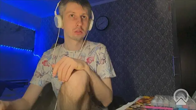 Aki-Laky online show from March 19, 2026, 8:42 pm