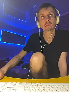 Aki-Laky online show from December 3, 2025, 7:13 pm