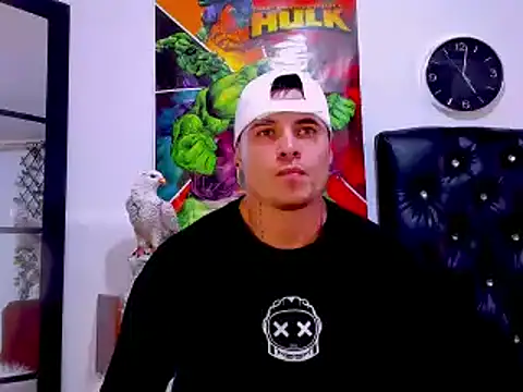 connorsmiith 26 online show from March 3, 2025, 10:42 pm